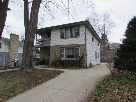 119 N James, Waukesha, WI 53186