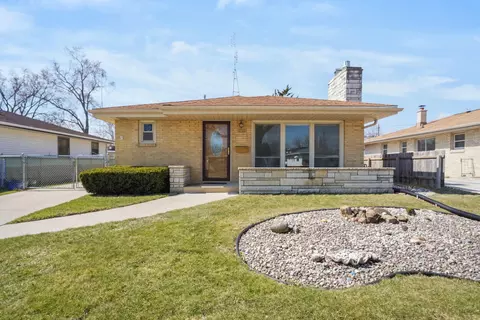 1720 W Lawn, Racine, WI 53405