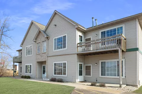 330 E Tyranena Park #6, Lake Mills, WI 53551