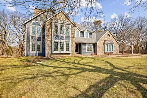 3810 N Southwood, Oconomowoc, WI 53066