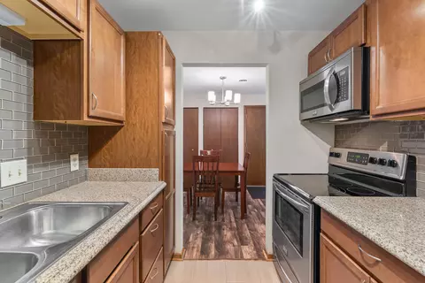 10400 W Whitnall Edge #203, Franklin, WI 53132
