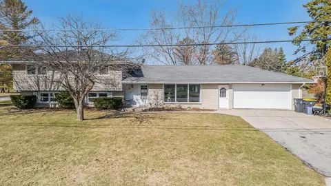 127 Lindale, Belgium, WI 53004