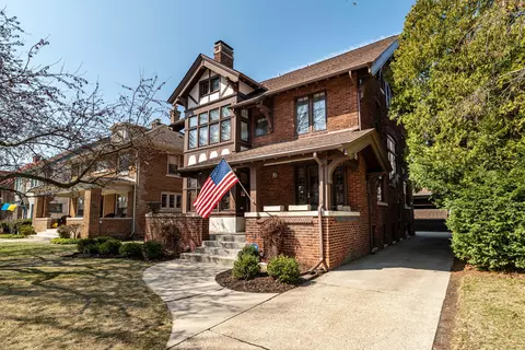 3955 N Harcourt, Shorewood, WI 53211