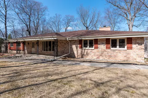 910 W Decorah, West Bend, WI 53095