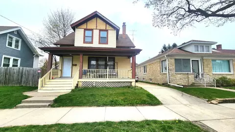 823 Hayes, Racine, WI 53405