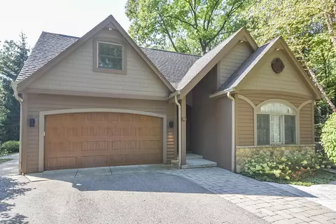 73 Saint Andrews, Fontana, WI 53125