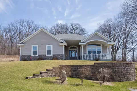 n604 Hickory Hills Drive, Oconomowoc, WI 53066