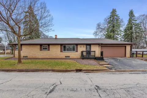 9707 W Fiebrantz, Wauwatosa, WI 53222