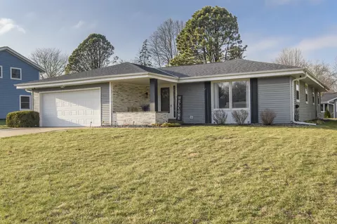 1024 Marquette, Hartland, WI 53029