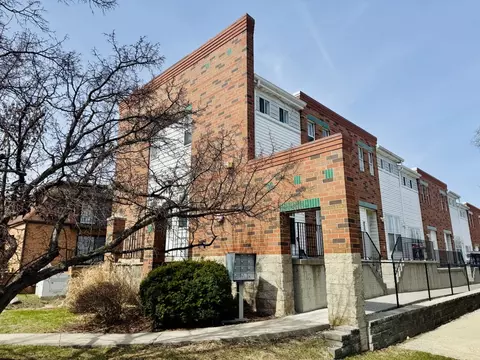 7850 Harwood #1, Wauwatosa, WI 53213