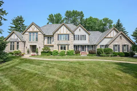 106 W Vintage, Mequon, WI 53092