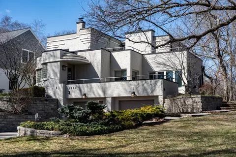 1251 N 86th, Wauwatosa, WI 53226