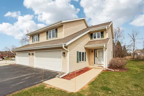 1033 Fleetfoot, Waukesha, WI 53186