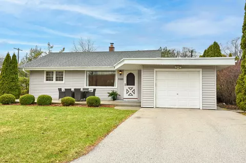7225 N Seneca, Glendale, WI 53217