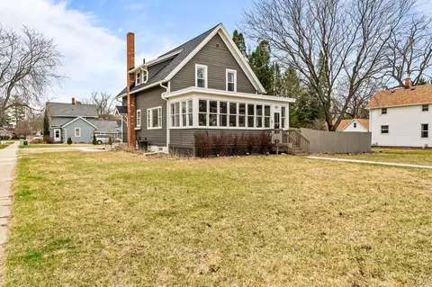 605 Westover, Oconomowoc, WI 53066