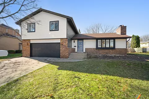 421 W Garfield, Milwaukee, WI 53212