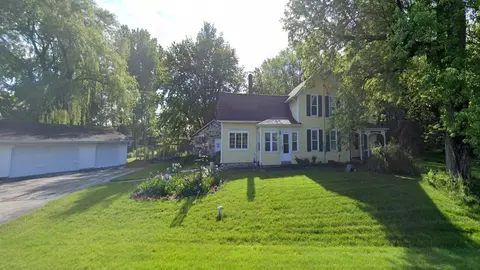 5500 Hilldale, Hartford, WI 53086