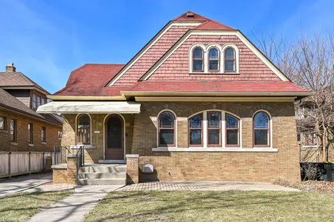 2327 Lefeber, Wauwatosa, WI 53213