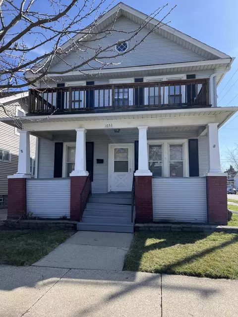 1653 Holmes, Racine, WI 53405
