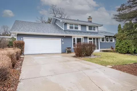w138n6814 Manor Hls, Menomonee Falls, WI 53051