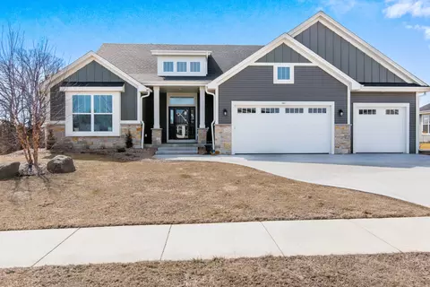 301 Hummingbird, Grafton, WI 53024