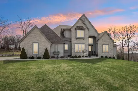 1260 Lorien, Brookfield, WI 53045