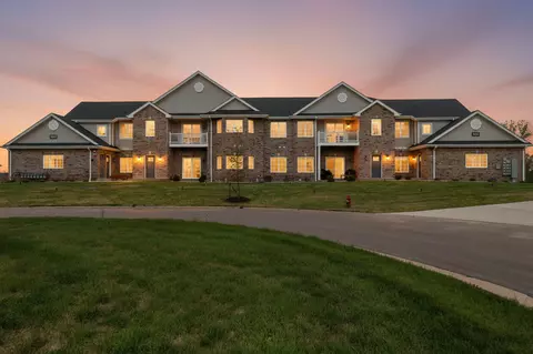 9200 66th #122, Pleasant Prairie, WI 53158