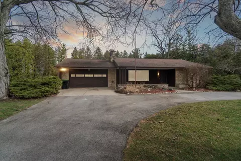 4612 W Hiawatha, Mequon, WI 53092