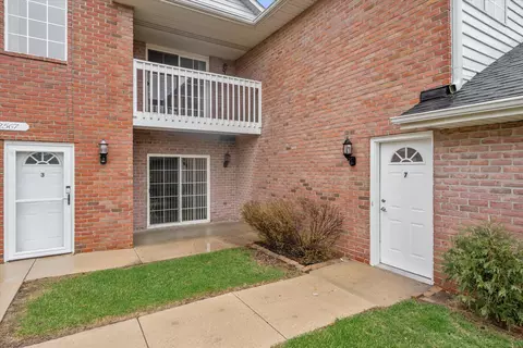w241n2567 E Parkway Mdw #7, Pewaukee, WI 53072