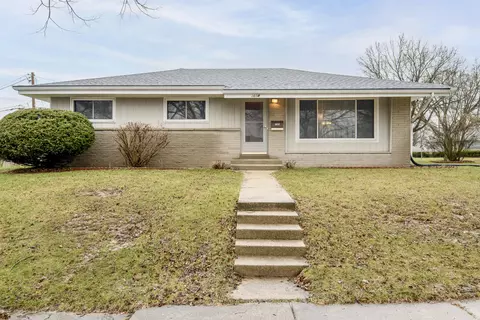 1604 Victoria, Waukesha, WI 53189