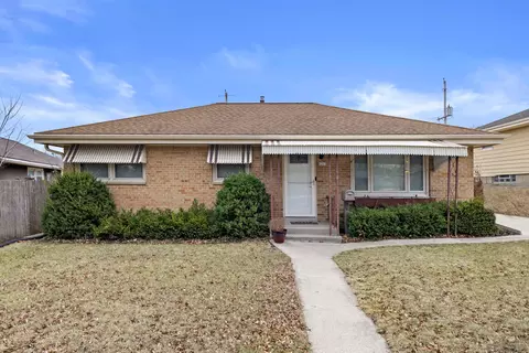 6205 W Kinnickinnic Riv, Milwaukee, WI 53219