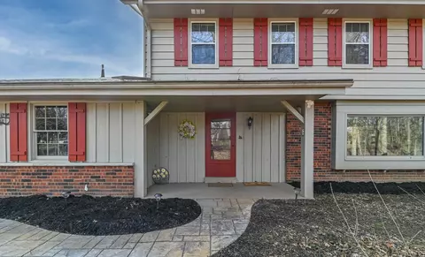 s41w27053 Oak Grv, Waukesha, WI 53189