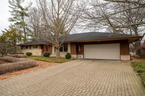 2341 W Kenboern, Glendale, WI 53209