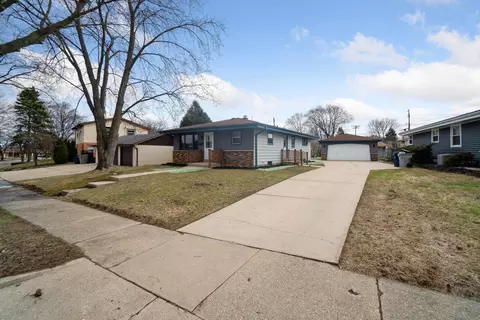 8727 W Ohio, Milwaukee, WI 53227