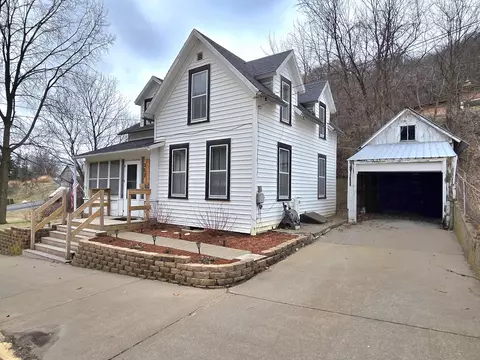 353 N Fountain, Fountain City, WI 54629