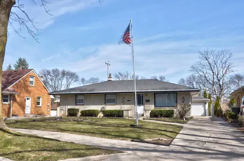 1640 W Leroy, Milwaukee, WI 53221