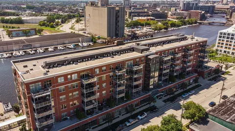 541 Erie #206, Milwaukee, WI 53202