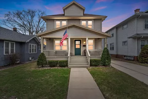 921 Blaine, Racine, WI 53405