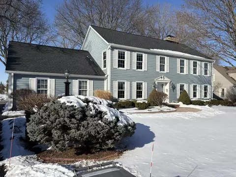 2404 W Plum Tree, Mequon, WI 53092