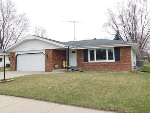 1131 Wisteria, Waukesha, WI 53189