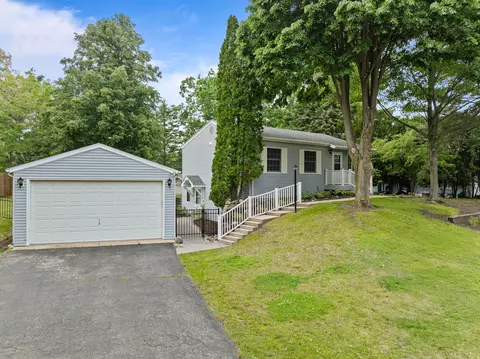 438 Sylvan, Fontana, WI 53125