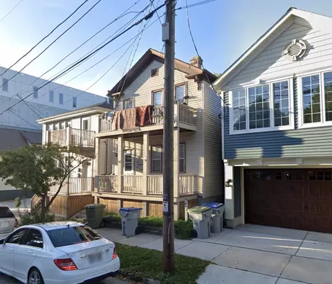 932 E Land #932A, Milwaukee, WI 53202