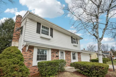 w55n765 Cedar Rdg, Cedarburg, WI 53012