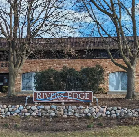 4225 W Rivers Edge, Brown Deer, WI 53209