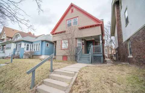 3008 N Oakland, Milwaukee, WI 53211