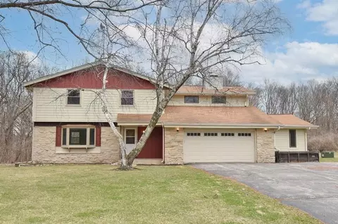 2326 Hall, Erin, WI 53027