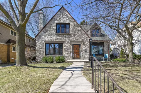 2623 S S Shr, Milwaukee, WI 53207