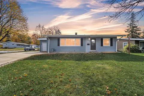 7201 Edgemont, Greendale, WI 53129