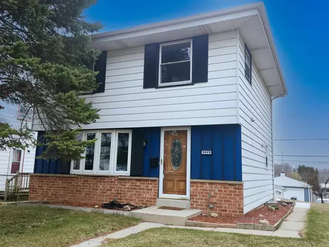 3440 E Van Beck, Saint Francis, WI 53235