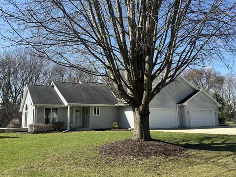227 Somerset #225, Wales, WI 53183